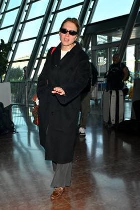 Cannes 2024 Celebs Nice Airport Lea Seydoux at Nice airport ahead of the 77th Cannes Film Festival in Nice, France on May 19, 2024. Photo by Julien Reynaud APS-Medias ABACAPRESS.COM Nice France  Copyright: xReynaudxJulien APS-Medias ABACAx