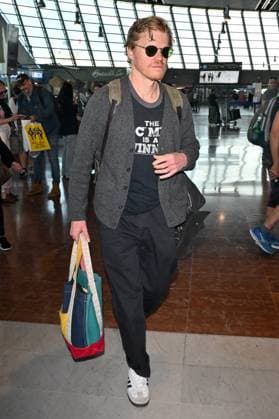Cannes 2024 Celebs Nice Airport Jesse Plemons at Nice airport ahead of the 77th Cannes Film Festival in Nice, France on May 19, 2024. Photo by Julien Reynaud APS-Medias ABACAPRESS.COM Nice France  Copyright: xReynaudxJulien APS-Medias ABACAx