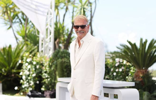 Photocall du film Horizon An American Saga lors du 77eme Festival International du Film de Cannes Kevin Costner Photocall du film Horizon An American Saga lors du 77eme Festival International du Film de Cannes le 19 mai 2024 Jacovides Moreau Bestimage Photocall for the film Horizon An American Saga at the 77th Cannes International Film Festival on 19 May 2024 Cannes France  Copyright: xJACOVIDES-MOREAUx xBESTIMAGExJACOVIDES-MOREAUx xBESTIMAGEx