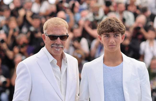Photocall du film Horizon An American Saga lors du 77eme Festival International du Film de Cannes Kevin Costner et son fils Hayes Costner Photocall du film Horizon An American Saga lors du 77eme Festival International du Film de Cannes le 19 mai 2024 Jacovides Moreau Bestimage Photocall for the film Horizon An American Saga at the 77th Cannes International Film Festival on 19 May 2024 Cannes France  Copyright: xJACOVIDES-MOREAUx xBESTIMAGExJACOVIDES-MOREAUx xBESTIMAGEx