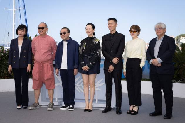 Cannes - Caught By The Tides Photocall Liang Jiayan, Yu Lik Wai, Jia Zhangke, Zhao Tao, Zhou You, Jiahuan Wan and Shozo Ichiyama attend the Caught By The Tides Photocall at the 77th annual Cannes Film Festival at Palais des Festivals on May 19, 2024 in Cannes, France. Photo by Shootpix ABACAPRESS.COM Cannes France  Copyright: xShootpix ABACAx