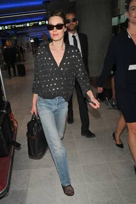 Cannes 2024 Celebs Nice Airport Camille Rowe at Nice airport ahead of the 77th Cannes Film Festival in Nice, France on May 19, 2024. Photo by Julien Reynaud APS-Medias ABACAPRESS.COM Nice France  Copyright: xReynaudxJulien APS-Medias ABACAx