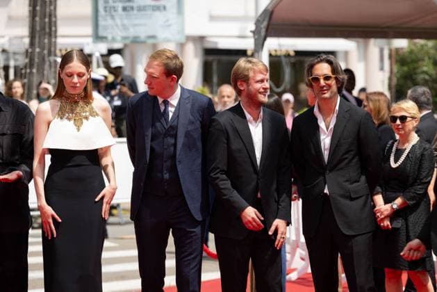 Cannes - Limonov - The Ballad Screening Mario Gianani, Lorenzo Gangarossa, Andrey Burkovskiy, Victoria Miroshnichenko, Kirill Serebrennikov, Ben Whishaw, Tomas Arana, Ilya Stewart and Dimitri Rassam attend the Limonov - The Ballad Red Carpet at the 77th annual Cannes Film Festival at Palais des Festivals on May 19, 2024 in Cannes, France. Photo by Shootpix ABACAPRESS.COM Cannes France  Copyright: xShootpix ABACAx