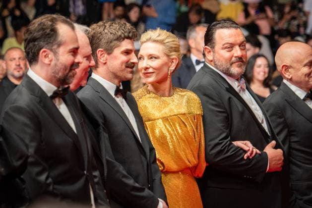 Rumours Red Carpet - The 77th Annual Cannes Film Festival in Cannes - 19 May 2024 Denis Menochet, Rolando Ravello, Cate Blanchett, Evan Johnson, Guy Maddin attend the Rumours Red Carpet at the 77th annual Cannes Film Festival at Palais des Festivals. Cannes France Copyright: xLoredanaxSangiulianox xSOPAxImagesx LSangiuliano-6549