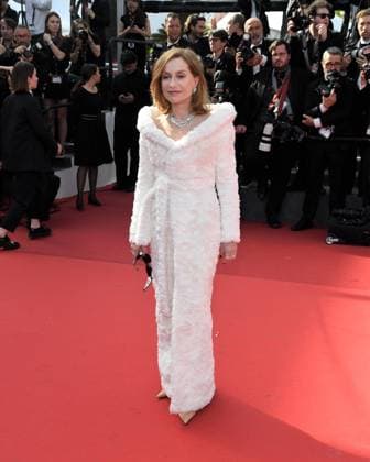 Cannes, France: Cannes, 77th Cannes Film Festival 2024, Red carpet film Horizon: An American Saga In the photo: Isabelle Huppert Cannes France  - ZUMAp169 20240519_zea_p169_1028 Copyright: xAlbertoxTerenghix