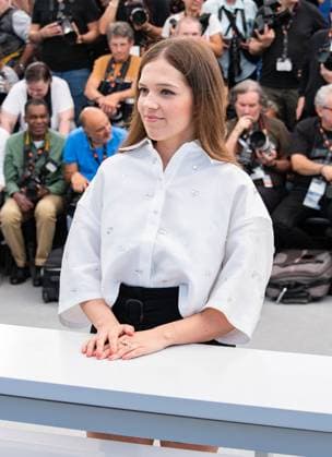 77eme Festival International du Film de Cannes Photocall du Film Les femmes au Balcon 77th International Cannes Film Festival Photocall with cast of Les femmes au Balcon movie Sandra Codreanu 305181 2024 05 19 Cannes France  Copyright: xAnthonyxCarrelx xStarfacex STAR_305181_038