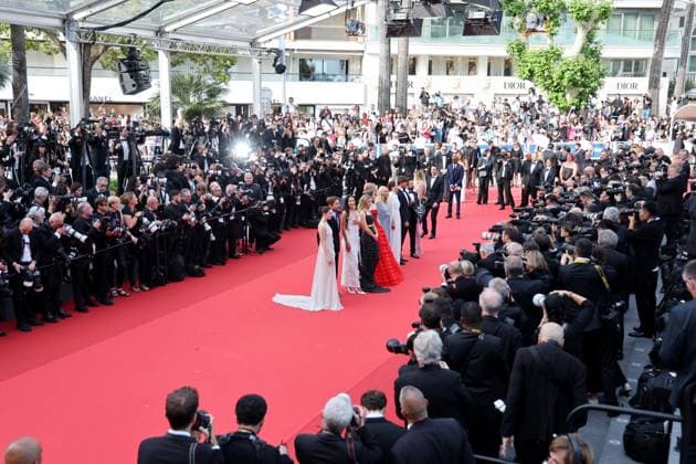 J Montà e des marches du film  Horizon An american saga  lors du 77eme Festival International du Film de Cannes Luke Wilson, Wasà Chief, Isabelle Fuhrman, Ella Hunt, Georgia MacPhail, Sienna Miller, Abbey Lee Kershaw, Jena Malone, Hayes Costner et Alejandro Edda Montà e des marches du film  Horizon An american saga  lors du 77eme Festival International du Film de Cannes, au Palais des Festivals à Cannes On may 19th 2024 Jacovides Moreau Bestimage Red carpet of the movie  Horizon An american saga  during the 77th Cannes International Film Festival at the Palais des Festivals in Cannes, France On may 19th 2024 Cannes France Copyright: xJACOVIDES-MOREAUx xBESTIMAGExJACOVIDES-MOREAUx xBESTIMAGEx