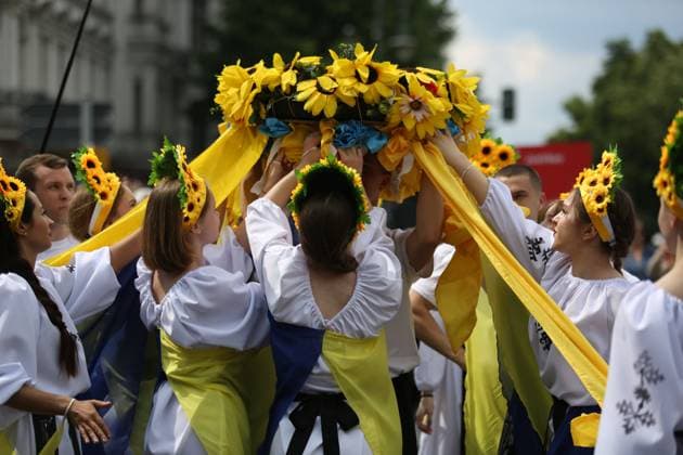 News Themen der Woche KW20 News Bilder des Tages Carnival Of Cultures Parade In Berlin 2024 Dancers representing Ukraine perform at the annual Carnival of Cultures parade in Berlin, central Germany, on Sunday, May 19, 2024. Thousands of people attend the festival with costumes from all over the world. (Photo: Maryam Majd Imago Images) Berlin Germany Copyright: xMaryamxMajdx