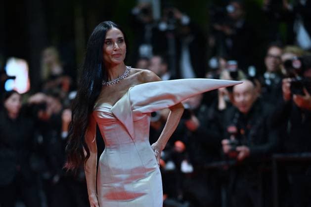 Entertainment Themen der Woche KW20 Entertainment Bilder des Tages Cannes - The Substance Red Carpet Demi Moore attends the The Substance Red Carpet at the 77th annual Cannes Film Festival at Palais des Festivals on May 19, 2024 in Cannes, France. Photo by Franck Castel ABACAPRESS.COM Cannes France  Copyright: xCastelxFranck ABACAx