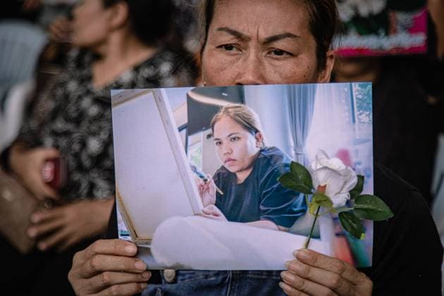 News Themen der Woche KW20 News Bilder des Tages May 19, 2024, Bangkok, Bangkok, Thailand: May 19,2024,Bangkok,Thailand,Pro-democracy protesters hold portraits of Netiporn Sanesangkhom during funeral ceremony at Wat Sutthaphot,Lat Krabang, Bangkok. Thai political activist Netiporn Sanesangkhom also know as Bung Thaluwang , a 28-years-old pro-democracy activist who was charged with Lese Majeste law has passed away by cardiac arrest at Thammasart University Hospital on May 14, 2024 after hunger strike in prison since January 27,2024. Bangkok Thailand - ZUMAw215 20240519_zip_w215_008 Copyright: xWissarutxWeerasoponx