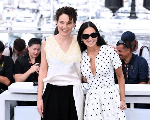 Internationale Filmfestspiele von Cannes, The Substance Photocall Cannes, France: Cannes, 77th Cannes Film Festival 2024 Photocall film Ã¢â‚¬oeThe substanceÃ¢â‚¬Â In the photo: Demi Moore, Coralie Fargeat Cannes France  - ZUMAp169 20240520_zea_p169_388 Copyright: xAlbertoxTerenghix
