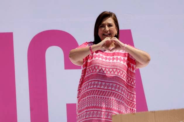 Marea Rosa Rally Supporting Candidate Xochitl Galvez - Mexico Candidate for the Presidency of Mexico, Xochitl Galvez of the Fuerza y ??Corazon por Mexico coalition aheads a campaign rally called Pink Tide in the main square, Mexico City Zocalo. on May 19, 2024 in Mexico City, Mexico. Photo by Luis Barron Eyepix Group ABACAPRESS.COM Mexico City Mexico  Copyright: xBarronxLuis Eyepix ABACAx