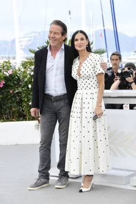 Dennis Quaid und Demi Moore bei dem Photocall THE SUBSTANCE bei den 77 th Filnfestspielen in Cannes 20.05.2024