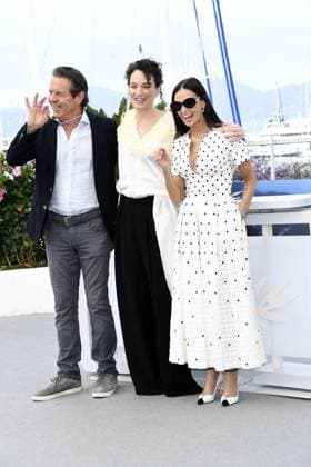 Dennis Quaid, Coralie Fargeat und Demi Moore bei dem Photocall THE SUBSTANCE bei den 77 th Filnfestspielen in Cannes 20.05.2024
