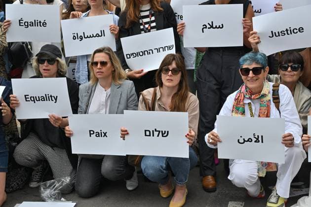 Cannes 2024 Demonstration Guerrieres De La Paix Valerie Donzelli at a feminist demonstration for peace by Guerrieres de la Paix association (Warriors For Peace) during the 77th Cannes Film Festival in Cannes, France on May 20, 2024. Photo by Julien Reynaud APS-Medias ABACAPRESS.COM Cannes France  Copyright: xReynaudxJulien APS-Medias ABACAx