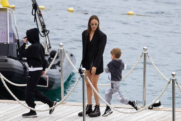 Natasha Poly At Eden Roc - Antibes Please Hide Children?s Faces Prior To The Publication - Natasha Poly and Peter Bakker with children seen at the Cap Eden Roc hotel in Antibes, France, on May 20, 2024, during the Cannes Film Festival. Photo by ABACAPRESS.COM Antibes France  Copyright: xABACAx