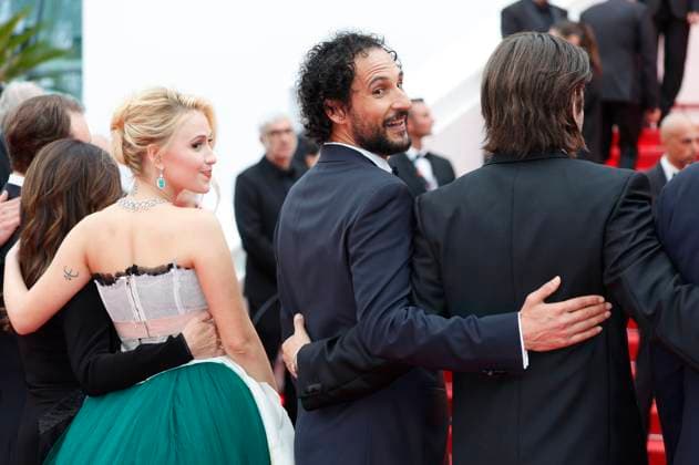 Maria Bakalova, Ali Abbasi und Sebastian Stan bei der Premiere des Kinofilms The Apprentice auf dem Festival de Cannes 2024 77. Internationale Filmfestspiele von Cannes im Palais des Festivals. Cannes, 20.05.2024