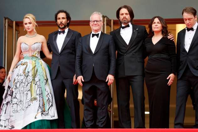 Maria Bakalova, Ali Abbasi, Thierry Fremaux, Sebastian Stan, Amy Baer und Gabriel Sherman bei der Premiere des Kinofilms The Apprentice auf dem Festival de Cannes 2024 77. Internationale Filmfestspiele von Cannes im Palais des Festivals. Cannes, 20.05.2024
