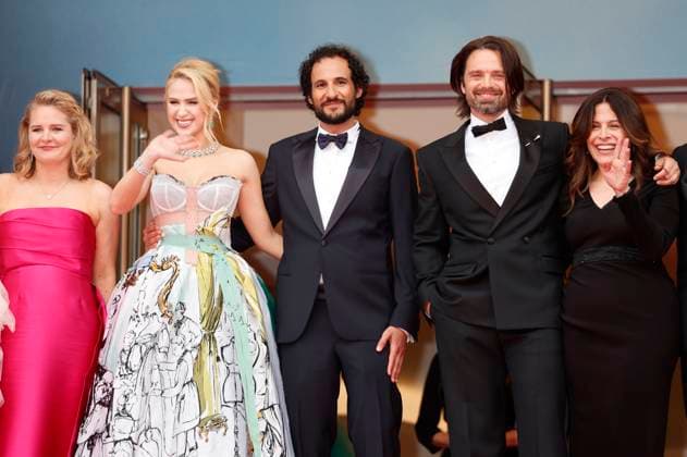 Ruth Treacy, Maria Bakalova, Ali Abbasi, Sebastian Stan und Amy Baer bei der Premiere des Kinofilms The Apprentice auf dem Festival de Cannes 2024 77. Internationale Filmfestspiele von Cannes im Palais des Festivals. Cannes, 20.05.2024