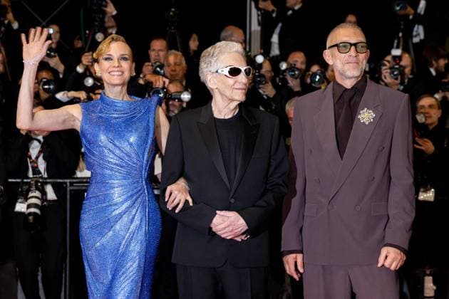 Entertainment Themen der Woche KW21 Entertainment Bilder des Tages B MontÃ e des marches du film Â The Shrouds Les linceuls Â lors du 77eme Festival International du Film de Cannes Diane Kruger, David Cronenberg, Vincent Cassel MontÃ e des marches du film Â Les Linceuls Â lors du 77eme Festival International du Film de Cannes, au Palais des Festivals Ã Cannes Le 20 mai 2024 Olivier Borde Bestimage Red carpet of the movie Â The Shrouds Â during the 77th Cannes International Film Festival at the Palais des Festivals in Cannes, France On may 20th 2024 Cannes France  Copyright: xOLIVIERxBORDEx xBESTIMAGExOLIVIERxBORDEx xBESTIMAGEx