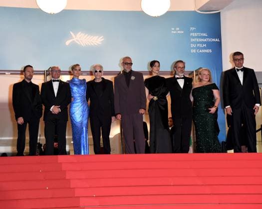 Cannes, France: Cannes, 77th Cannes Film Festival 2024, Red carpet film The Shrouds (Les Linceuls) In the photo: Vincent Cassel, Diane Kruger, Elizabeth Saunders, SaoÂ¯d Ben SaoÂ¯d, Guy Pearce, Anthony Vaccarello, Sandrine Holt, David Cronenberg, Martin Katz Cannes France  - ZUMAp169 20240520_zea_p169_1838 Copyright: xAlbertoxTerenghix