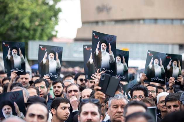 News Themen der Woche KW21 News Bilder des Tages Iran: The gathering of mourners of the president of Iran Iranian people hold up posters of Iranian President Ebrahim Raisi during a mourning ceremony for him at Vali-e-Asr Square in downtown Tehran, Iran, Monday, May 20, 2024. Iranian President Ebrahim Raisi and the country s foreign minister, Hossein Amirabdollahian, were found dead Monday hours after their helicopter crashed in fog. Tehran Tehran Iran Copyright: SobhanxFarajvan