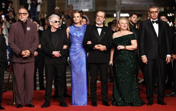 (240521) -- CANNES, May 21, 2024 -- Canadian director David Cronenberg (2nd L) arrives with cast members for the screening of the film The Shrouds at the 77th edition of the Cannes Film Festival in Cannes, southern France, on May 20, 2024. ) FRANCE-CANNES-FILM FESTIVAL-THE SHROUDS GaoxJing 