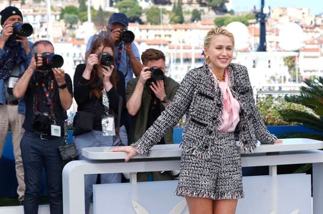 Maria Bakalova beim Photocall zum Kinofilm The Apprentice auf dem Festival de Cannes 2024 77. Internationale Filmfestspiele von Cannes am Palais des Festivals. Cannes, 21.05.2024