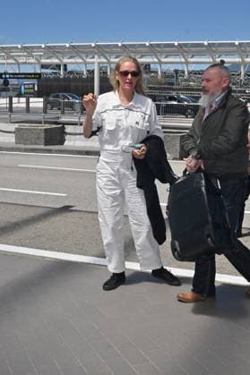 Cannes - Uma Thurman At Nice Airport Uma Thurman at Nice airport ahead the 77th Cannes Film Festival in Nice, France on May 21, 2024. Photo by Julien Reynaud APS-Medias ABACAPRESS.COM Nice France  Copyright: xReynaudxJulien APS-Medias ABACAx