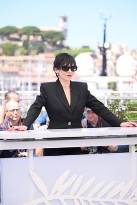 CANNES, FRANCE MAY 21 G D Lubna AZABAL, actress, during the photocall of the Jury of short films and cinema of the 77th Cannes Film Festival at the Palais des Festivals on May 21, 2024 in Cannes, France CELEBRITES 77th Cannes Film Festival Photocall 21 05 2024 ValentinaClaret Panoramic 