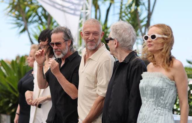 Photocall of the movie The Shrouds Les linceuls CompÃ tition during the 77th Cannes International Film Festival Sandrine Holt, Guy Pearce, Vincent Cassel, le rÃ alisateur David Cronenberg, Diane Kruger Photocall of the movie The Shrouds Les linceuls CompÃ tition during the 77th Cannes International Film Festival May 14 25, 2024 , le 21 mai 2024 Jacovides Moreau Bestimage Photocall of the movie The Shrouds Les linceuls Competition during the 77th Cannes International Film Festival May 14 25, 2024 , May 21st, 2024 Cannes France  Copyright: xJACOVIDES-MOREAUx xBESTIMAGExJACOVIDES-MOREAUx xBESTIMAGEx