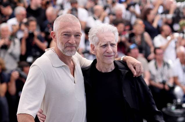 Photocall of the movie The Shrouds Les linceuls CompÃ tition during the 77th Cannes International Film Festival Vincent Cassel, le rÃ alisateur David Cronenberg Photocall of the movie The Shrouds Les linceuls CompÃ tition during the 77th Cannes International Film Festival May 14 25, 2024 , May 21st, 2024 Jacovides Moreau Bestimage Photocall of the movie The Shrouds Les linceuls Competition during the 77th Cannes International Film Festival May 14 25, 2024 , May 21st, 2024 Cannes France  Copyright: xJACOVIDES-MOREAUx xBESTIMAGExJACOVIDES-MOREAUx xBESTIMAGEx