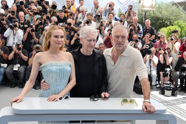 Photocall of the movie The Shrouds Les linceuls CompÃ tition during the 77th Cannes International Film Festival Diane Kruger, le rÃ alisateur David Cronenberg, Vincent Cassel Photocall of the movie The Shrouds Les linceuls CompÃ tition during the 77th Cannes International Film Festival May 14 25, 2024 , May 21st, 2024 Jacovides Moreau Bestimage Photocall of the movie The Shrouds Les linceuls Competition during the 77th Cannes International Film Festival May 14 25, 2024 , May 21st, 2024 Cannes France  Copyright: xJACOVIDES-MOREAUx xBESTIMAGExJACOVIDES-MOREAUx xBESTIMAGEx