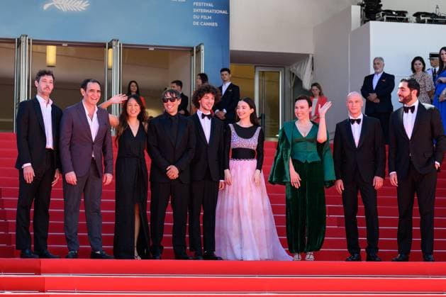 Cannes Anora Red Carpet NG Alex Coco, Karren Karagulian, Samantha Quan, Sean S. Baker, Mark Eydelshteyn, Mikey Madison, Darya Ekamasova, Jurij Borisov and Vache Tovmasyan attending the ?Anora? Screening and Red Carpet at Palais Des Festivals in Cannes, France on May 21 2024 as part of the 77th Cannes Film Festival. Photo by Nicolas Genin ABACAPRESS.COM Cannes France  Copyright: xGeninxNicolas ABACAx