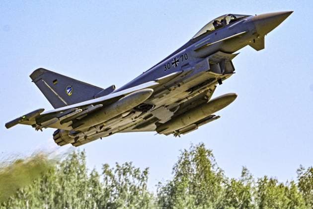 News Themen der Woche KW21 News Bilder des Tages Luftwaffe auf der Lielvarde Air Base (Lettland) ** NUR FÜR REDAKTIONELLE ZWECKE ** EDITORIAL USE ONLY **<p>Boris Pistorius (SPD), Bundesminister der Verteidigung besucht die Soldaten des Luftwaffe auf der Lielvarde Air Base (Lettland), Bundeswehr Eurofighter Typhoon auf dm Flugplatz, fotografiert am 21.05.2024 in Lielvarde . Deutschland Berlin Berlin Copyright: MaurizioxGambarini *** Luftwaffe at Lielvarde Air Base Latvia FOR EDITORIAL PURPOSES ONLY EDITORIAL USE ONLY p Boris Pistorius SPD , Federal Minister of Defense visits the soldiers of the Luftwaffe at Lielvarde Air Base Latvia , Bundeswehr Eurofighter Typhoon on the airfield, photographed on 21 05 2024 in Lielvarde Germany Berlin Berlin Copyright MaurizioxGambarini Copyright: MaurizioxGambarini doc7viuzfhjur51kdqu76so ,EDITORIAL USE ONLY