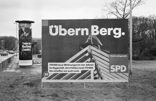 Archivbilder der Woche KW21 Deutschland, Hannover, 27.01.1994 Archiv.: 45-64-32 Landtagswahlkampf Foto: Wahlplakat der SPD in Niedersachsen Landtagswahlkampf *** Germany, Hanover, 27 01 1994 Archive 45 64 32 State election campaign Photo Election poster of the SPD in Lower Saxony State election campaign