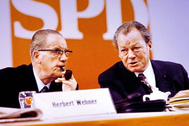 Bundesparteitag SPD 1972 Herbert Wehner und Willy Brandt Achtung - Archivfoto - geschätztes Aufnahmedatum, Dortmund *** Federal Party Conference SPD 1972 Herbert Wehner and Willy Brandt Attention Archive photo Estimated Recording date, Dortmund