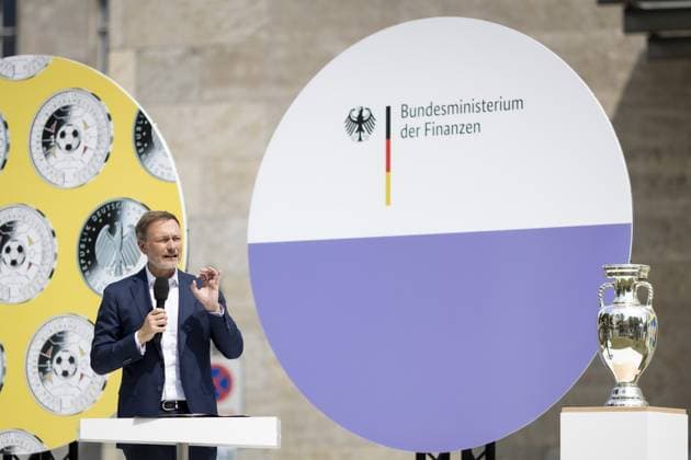 Christian Lindner (FDP), Bundesminister der Finanzen, aufgenommen im Rahmen der Praesentation der Muenze und Briefmarke UEFA Fuâˆöüball-Europameisterschaft 2024 im Bundesfinanzministerium in Berlin, 21.05.2024. Fotografiert im Auftrag des Bundesfinanzministeriums. Berlin Deutschland Copyright: xKiraxHofmannxBMFxphotothek.dex