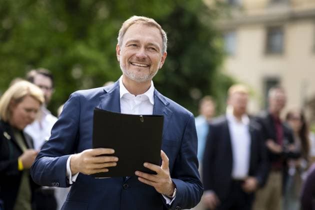 News Bilder des Tages Christian Lindner (FDP), Bundesminister der Finanzen, aufgenommen im Rahmen der Praesentation der Muenze und Briefmarke UEFA Fuâˆöüball-Europameisterschaft 2024 im Bundesfinanzministerium in Berlin, 21.05.2024. Fotografiert im Auftrag des Bundesfinanzministeriums. Berlin Deutschland Copyright: xKiraxHofmannxBMFxphotothek.dex