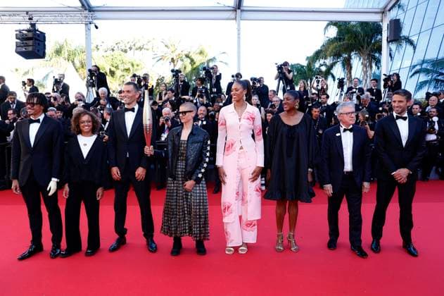 Arnaud Assoumani, Nelia Barbosa, Alexis Hanquinquant, Marie Patouillet, Iliana Rupert, Marie Jose Perec, Thierry Rey und Tony Estanguet bei der Premiere des Kinofilms Marcello Mio auf dem Festival de Cannes 2024 77. Internationale Filmfestspiele von Cannes im Palais des Festivals. Cannes, 21.05.2024