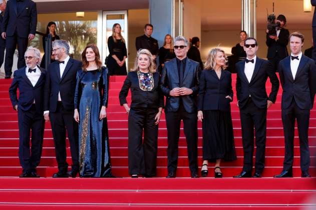 Fabrice Luchini, Christophe Honore, Chiara Mastroianni, Catherine Deneuve, Benjamin Biolay, Nicole Garcia, Melvil Poupaud und Hugh Skinner bei der Premiere des Kinofilms Marcello Mio auf dem Festival de Cannes 2024 77. Internationale Filmfestspiele von Cannes im Palais des Festivals. Cannes, 21.05.2024
