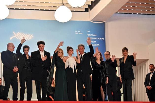 Cannes, 77th Cannes Film Festival 2024, red carpet film Parthenope In the photo: Isabella Ferrari, Gary Oldman, Dario Aita, Stefania Sandrelli, Celeste Dalla Porta, Luisa Ranieri, Paolo Sorrentino, Daniele Rienzo  Copyright: xManuelexMangiarottix xipa-agencyx xPoolxPhotoxEventsx03x IPA_Agency_IPA46375269