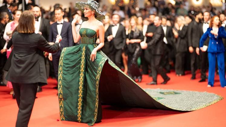 77eme Festival International du Film de Cannes Montee des marches du film Parthenope 77th International Cannes Film Festival Red carpet of Parthenope movie 305317 2024 05 21 Cannes France  Copyright: xEstellexCarlierx xStarfacex STAR_305317_031