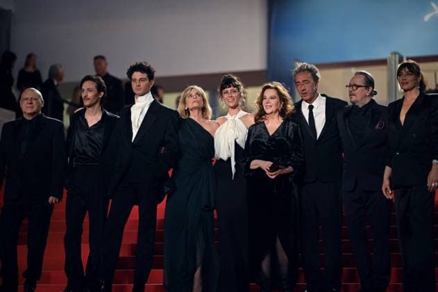Cannes - Parthenope Screening Isabella Ferrari, Celeste Dalla Porta, Stefania Sandrelli, Paolo Sorrentino, Gary Oldman and Luisa Ranieri attend the Parthenope Red Carpet at the 77th annual Cannes Film Festival at Palais des Festivals on May 21, 2024 in Cannes, France. Photo by Franck Castel ABACAPRESS.COM Cannes France  Copyright: xCastelxFranck ABACAx