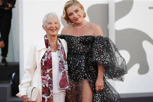 Don t Worry Darling Red Carpet, Venice 2022 Florence Pugh and her grandmother attend the Don t Worry Darling Red Carpet at the 79th Venice International Film Festival on September 05, 2022 in Venice, Italy. 2022 Venice Film Festival. CAP GOL GOL Venice Italy Copyright: xRickxGold CapitalxPicturesx
