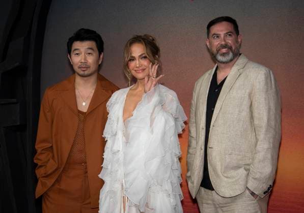 May 21, 2024, Mexico City, Mexico City, Mexico: Actors Simu Liu, Jennyfer Lopez and Brad Peyton...The actress, Jennifer LoÂ³pez, drove her fans crazy during her visit to the Mexican capital to promote her film ATLAS..Wearing a spectacular white dress, Jennifer LoÂ³pez was applauded by her Mexican fans Mexico City Mexico - ZUMAn296 20240521_zip_n296_004 Copyright: xJorgexNunezx