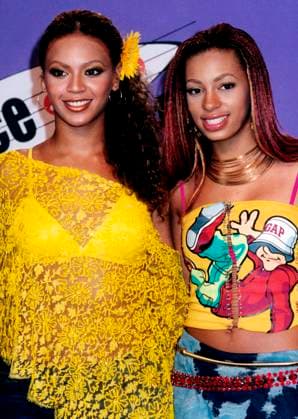 Beyonce and sister Solange Knowles at the Teen Choice Awards, August 2001 Copyright: xFAMOUS. x 04408155