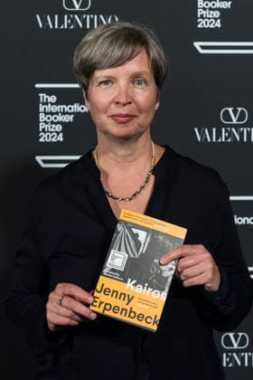International Booker Prize 2024 Award Ceremony In London LONDON, UNITED KINGDOM - MAY 21, 2024: Shortlisted author Jenny Erpenbeck poses with the book Kairos as she attends the official winners™ ceremony of the International Booker Prize 2024 at Tate Modern in London, United Kingdom on May 21, 2024. The International Booker Prize is awarded annually for the finest single work of fiction from around the world which has been translated into English and published in the UK and Ireland. London Greater London United Kingdom  Copyright: xWIktorxSzymanowiczx originalFilename: szymanowicz-internat240521_npznZ.jpg