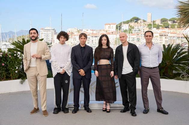 Photocall du film Anora lors du 77eme Festival International du Film de Cannes Vache Tovmasyan, Mark Eydelshteyn, Sean Bake, Mikey Madison, Jurij Borisov, Karren Karagulian Photocall of the film Anora during the 77th Cannes International Film Festival on May 22, 2024 Cannes France Jacovides Moreau bestimage Photocall of the film Anora during the 77th Cannes International Film Festival on May 22, 2024 Cannes France  Copyright: xJACOVIDES-MOREAUx xBESTIMAGExJACOVIDES-MOREAUx xBESTIMAGEx