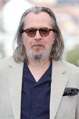 Gary Oldman beim Photocall zum Kinofilm Parthenope auf dem Festival de Cannes 2024 77. Internationale Filmfestspiele von Cannes am Palais des Festivals. Cannes, 22.05.2024